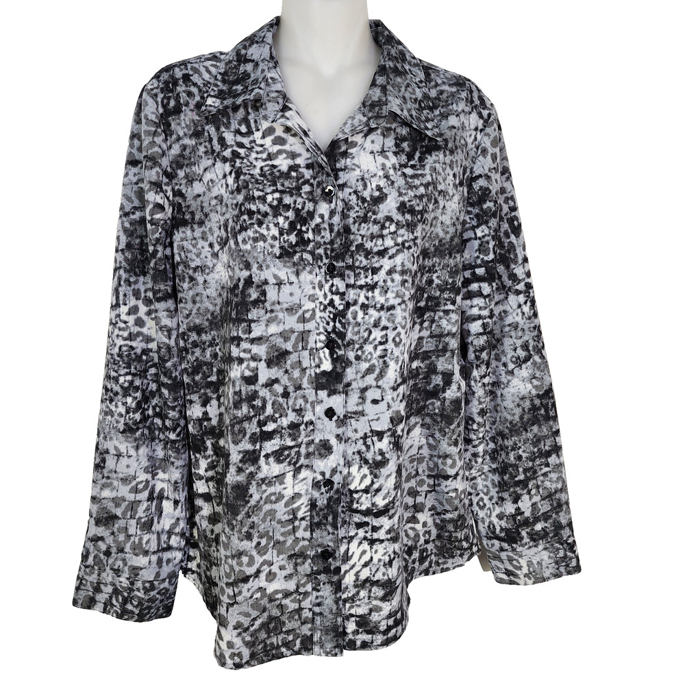 Chico’s Shirt Women Size 1 Medium Animal Print Button Down Long Sleeve Polyester